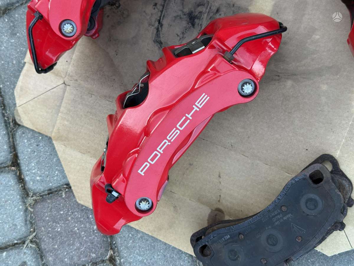 Porsche 911 brake calipers
