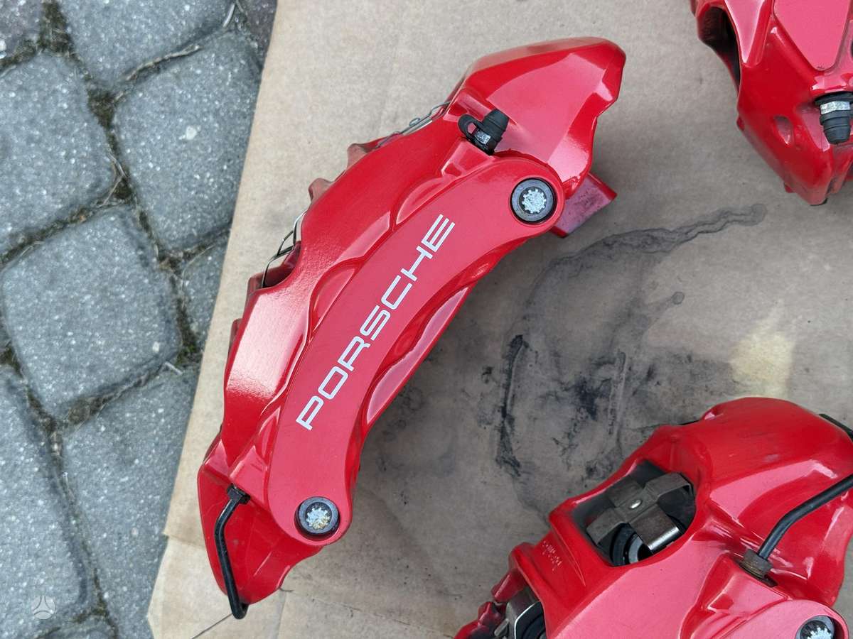 Porsche 911 brake calipers