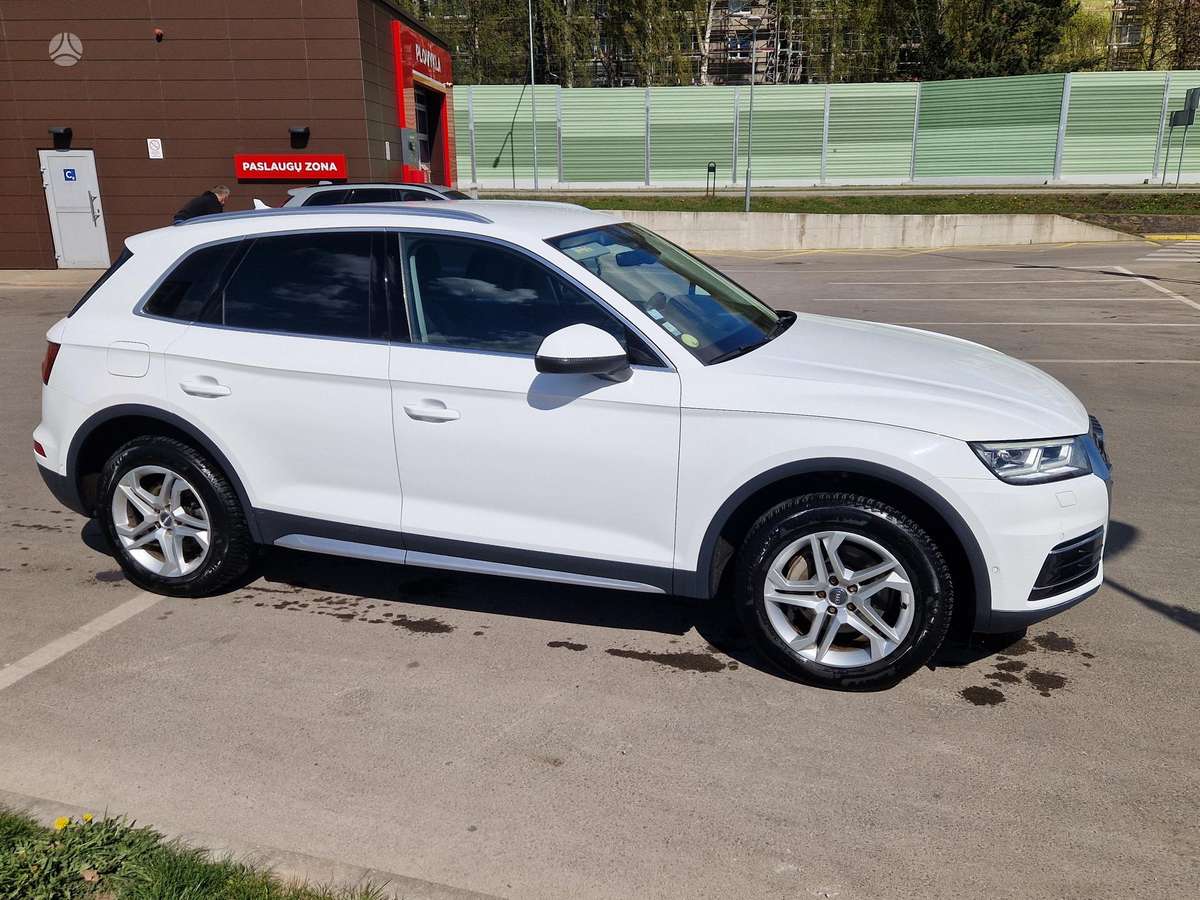 Audi Q5, 2.0 l., off-road / crossover