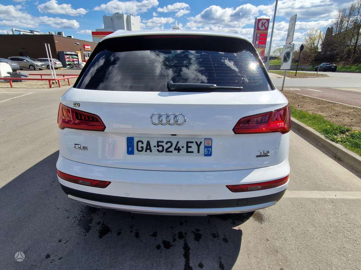 Audi Q5, 2.0 l., off-road / crossover