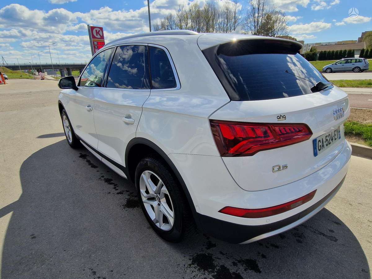 Audi Q5, 2.0 l., off-road / crossover