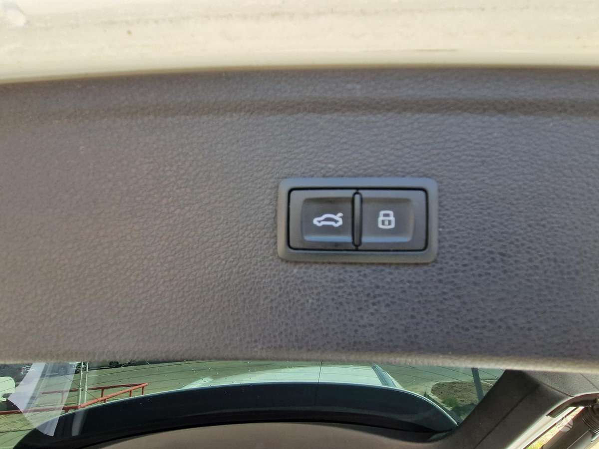 Audi Q5, 2.0 l., off-road / crossover