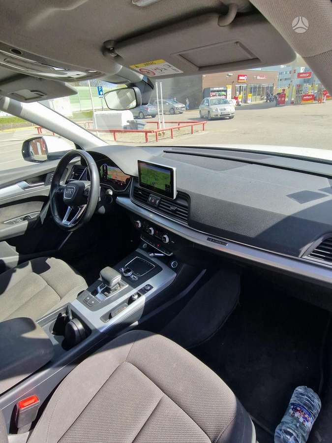 Audi Q5, 2.0 l., off-road / crossover
