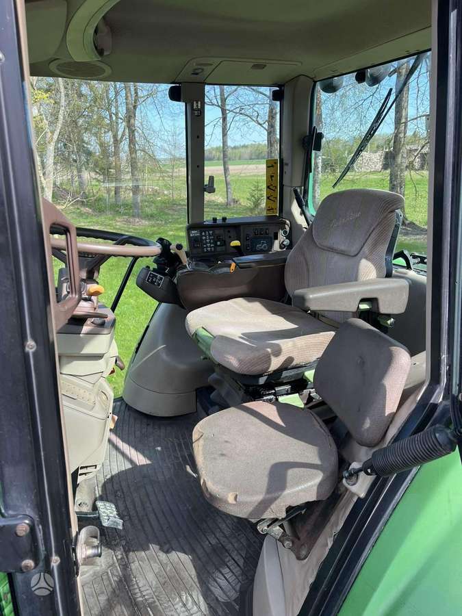 John Deere 6820, traktori