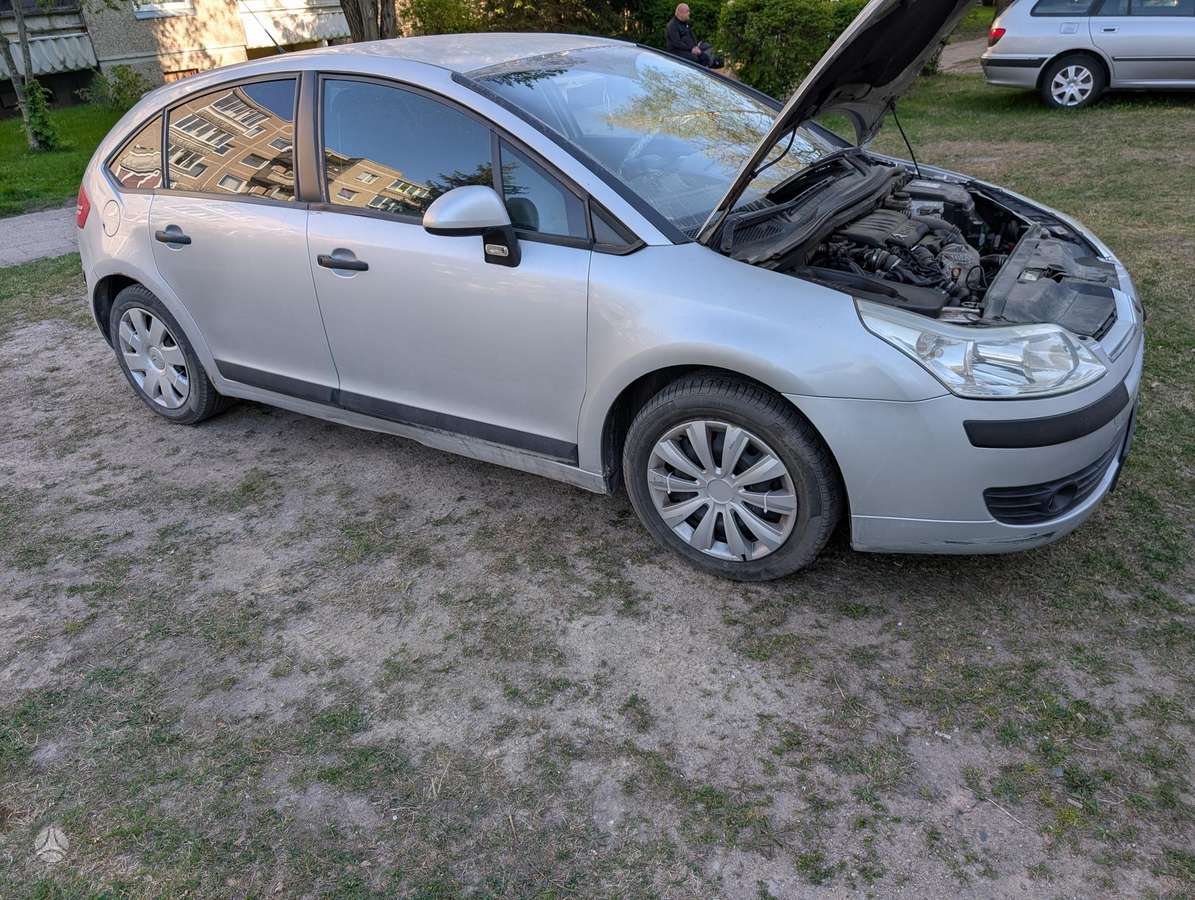 Citroen C4, 1.6 l., hatchback