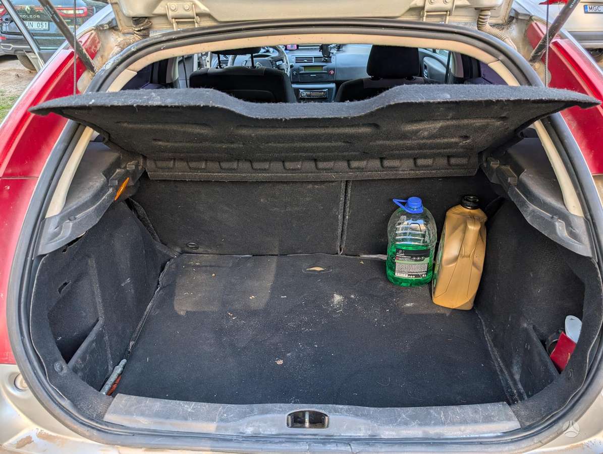 Citroen C4, 1.6 l., hatchback