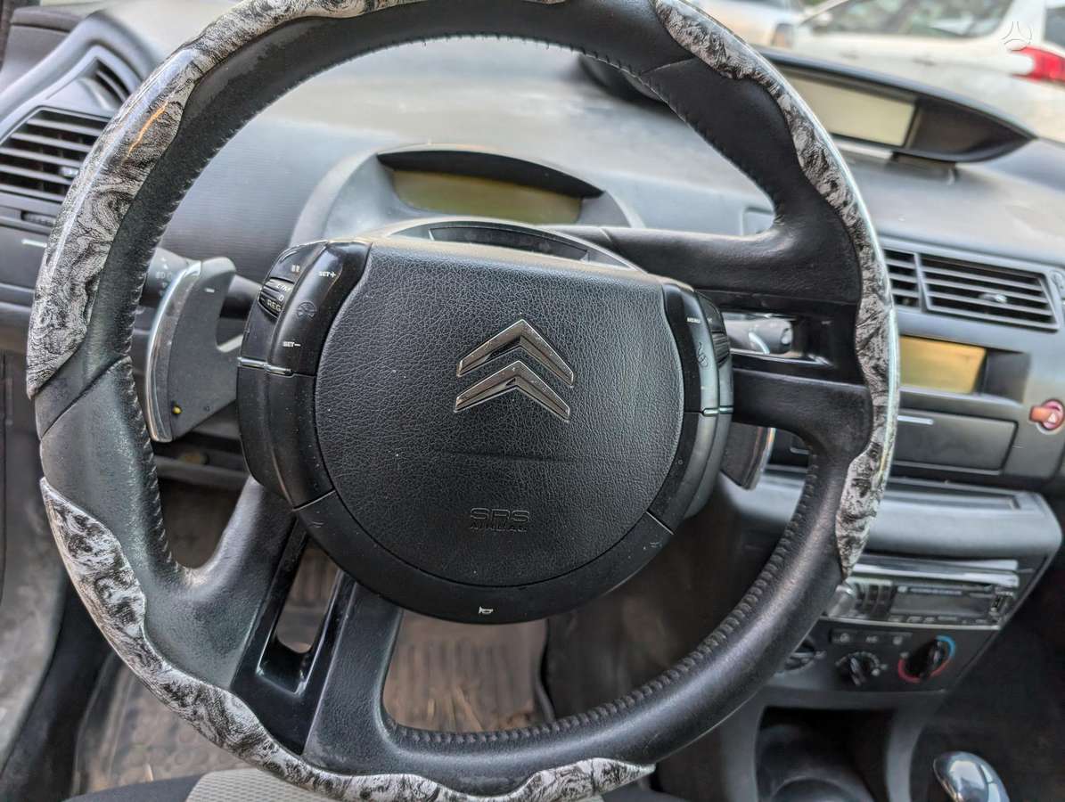 Citroen C4, 1.6 l., hatchback