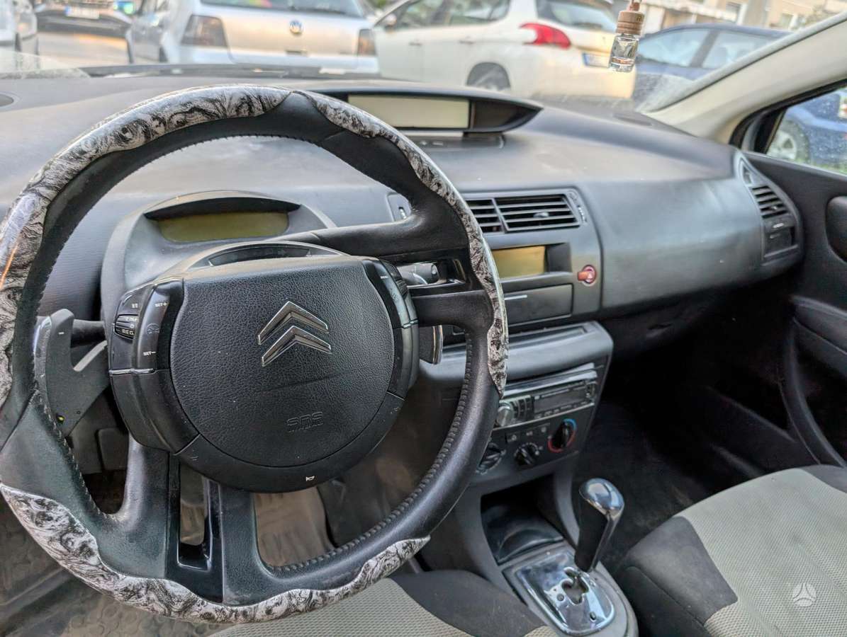 Citroen C4, 1.6 l., hatchback