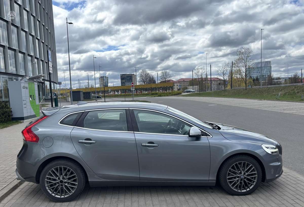 Volvo V40, 2.0 l., hatchback