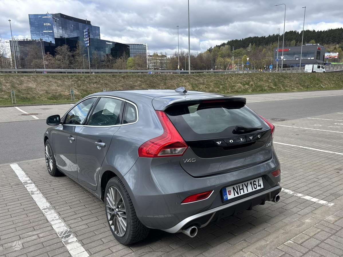 Volvo V40, 2.0 l., hatchback