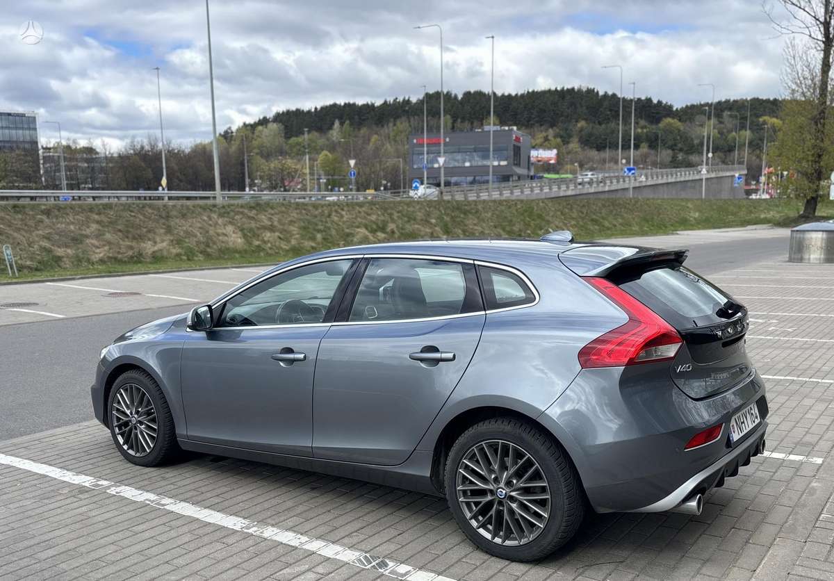 Volvo V40, 2.0 l., Хэтчбек