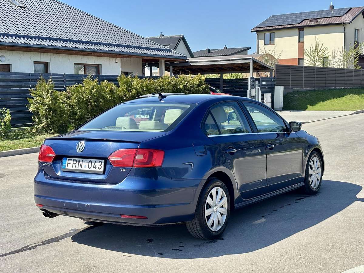 Volkswagen Jetta - 5
