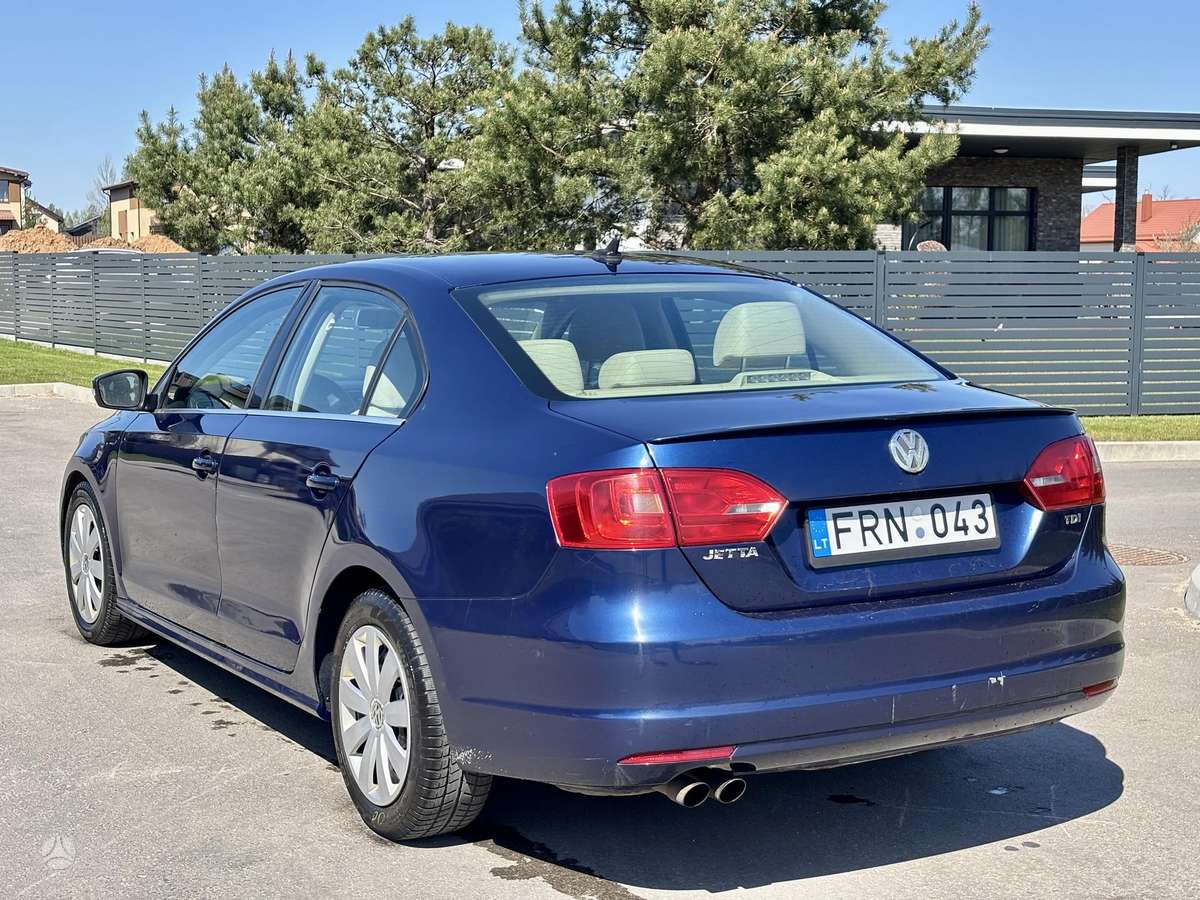 Volkswagen Jetta - 3