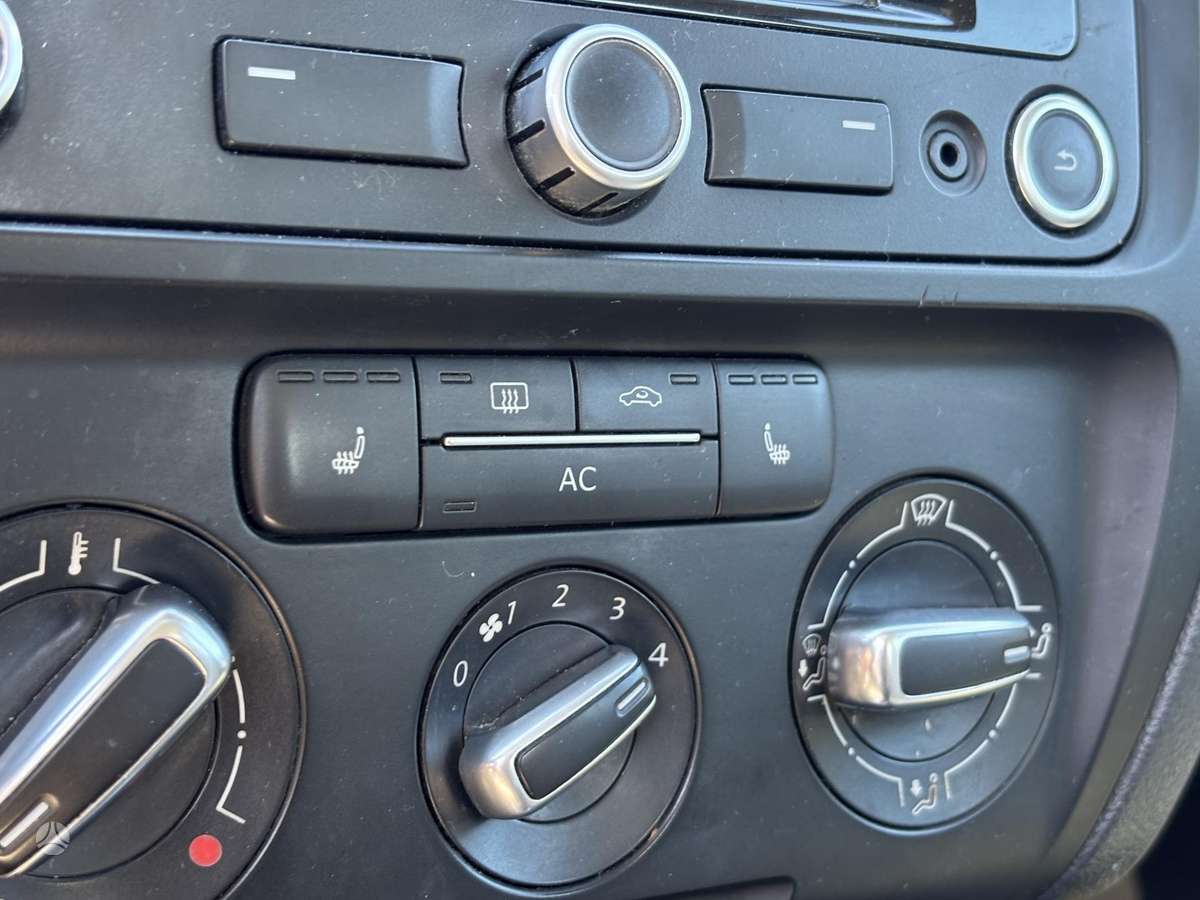 Volkswagen Jetta - 11