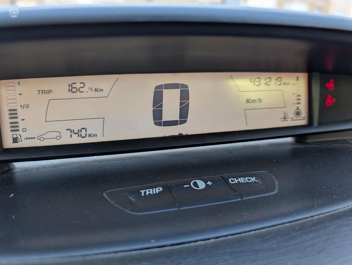 Citroen C4, 1.6 l., hatchback