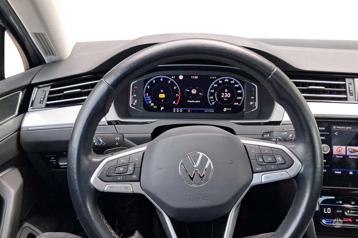 Volkswagen Passat - 11