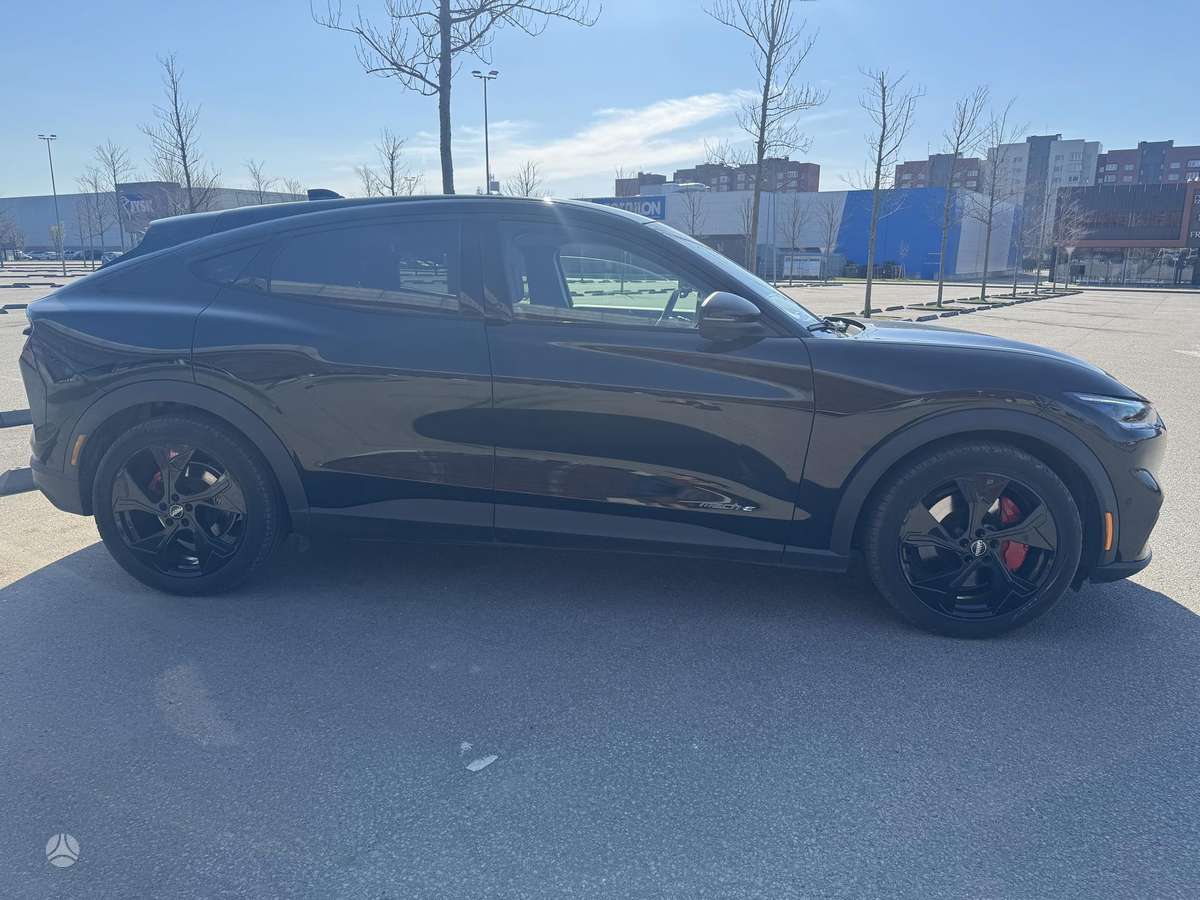 Ford Mustang Mach-E, 76 kWh, hatchback