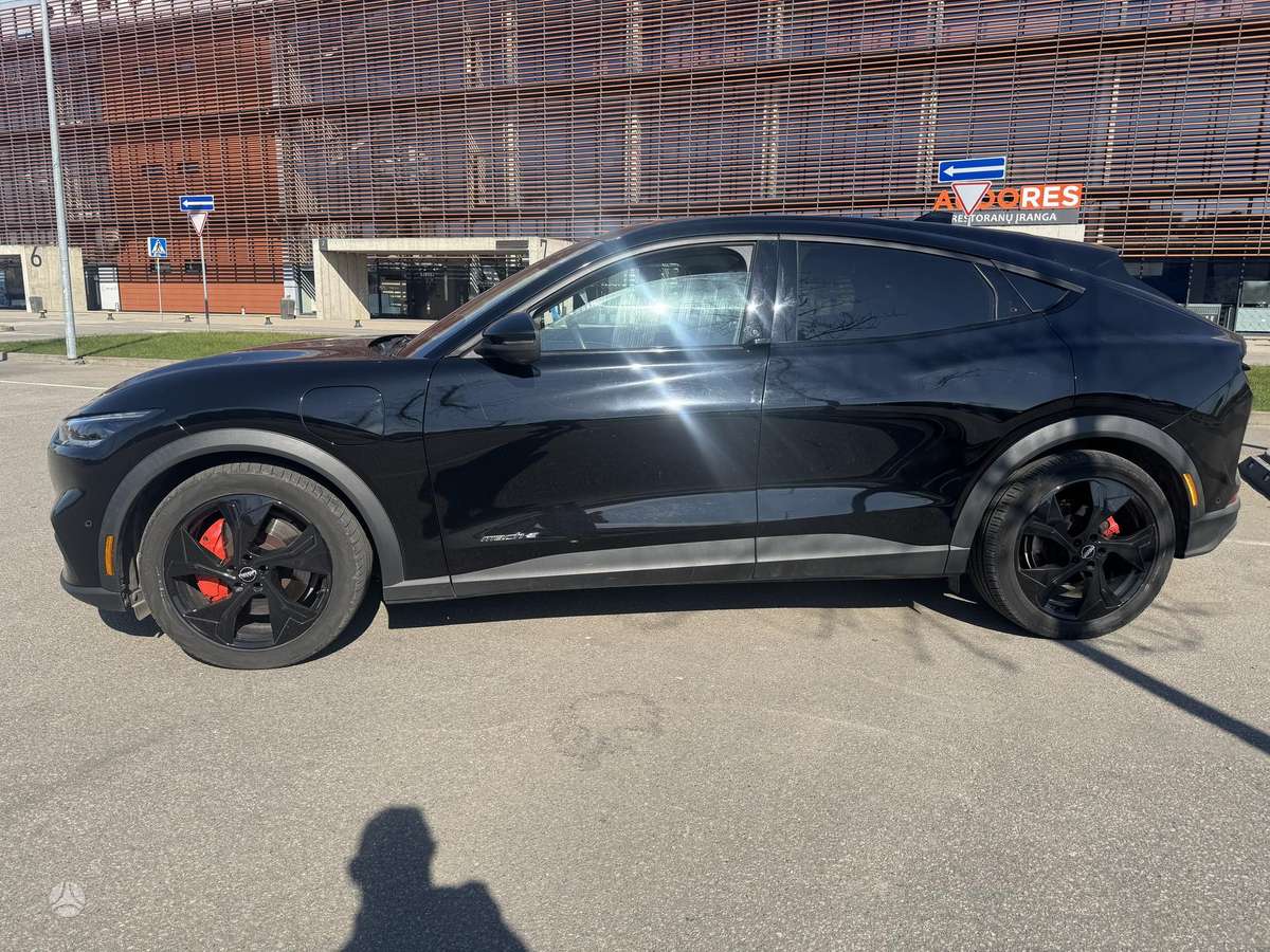 Ford Mustang Mach-E, 76 kWh, hatchback