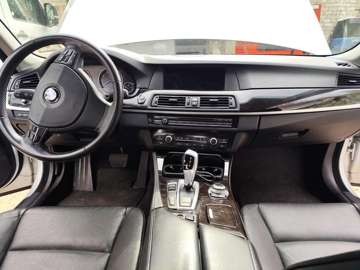 BMW 528, 2.0 l., Седан