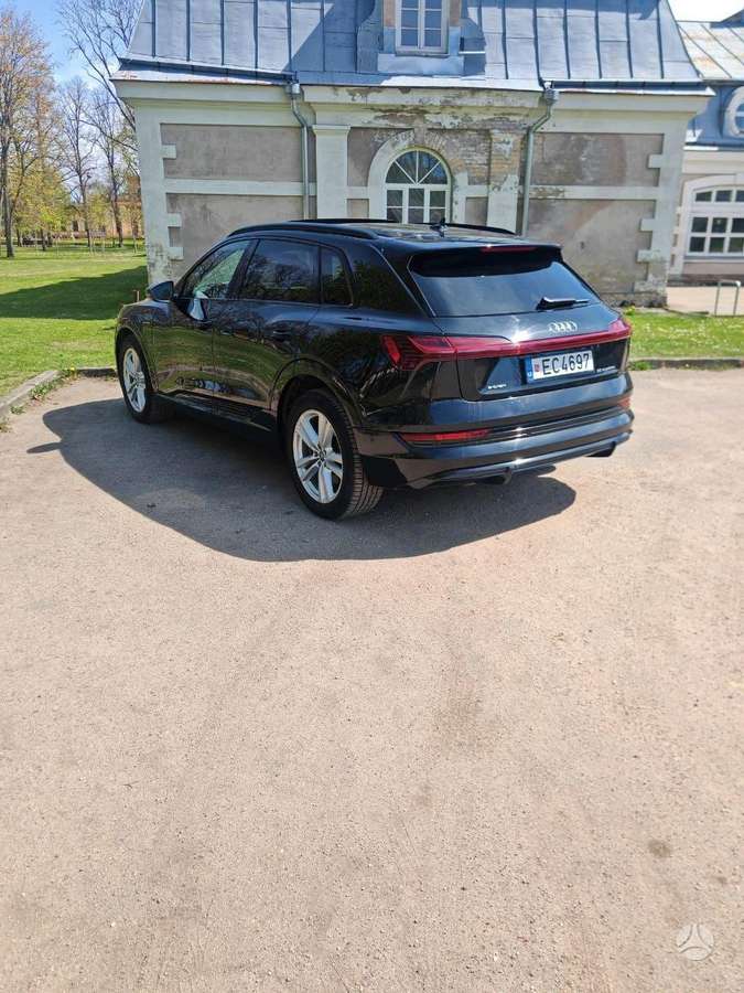 Audi e-tron, 71 kWh, off-road / crossover