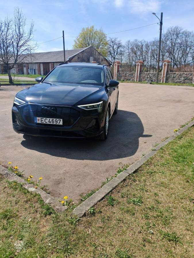 Audi e-tron, 71 kWh, off-road / crossover