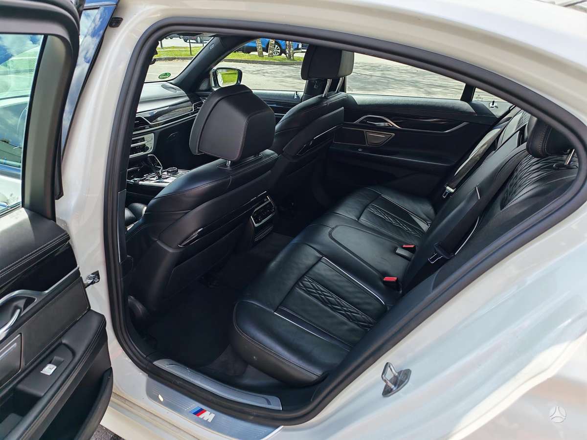 BMW 750, 3.0 l., Седан