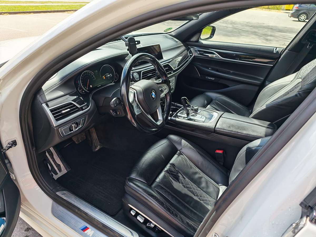 BMW 750, 3.0 l., Седан