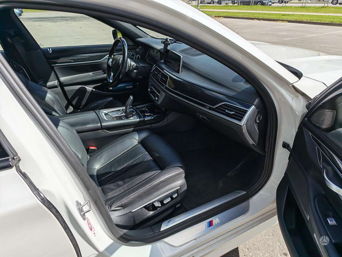 BMW 750, 3.0 l., Седан
