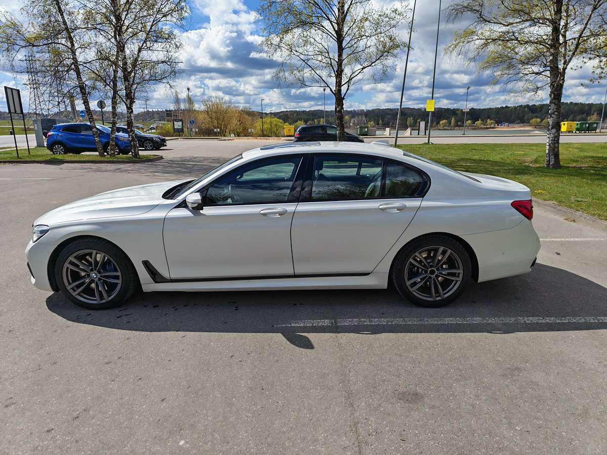 BMW 750, 3.0 l., Седан