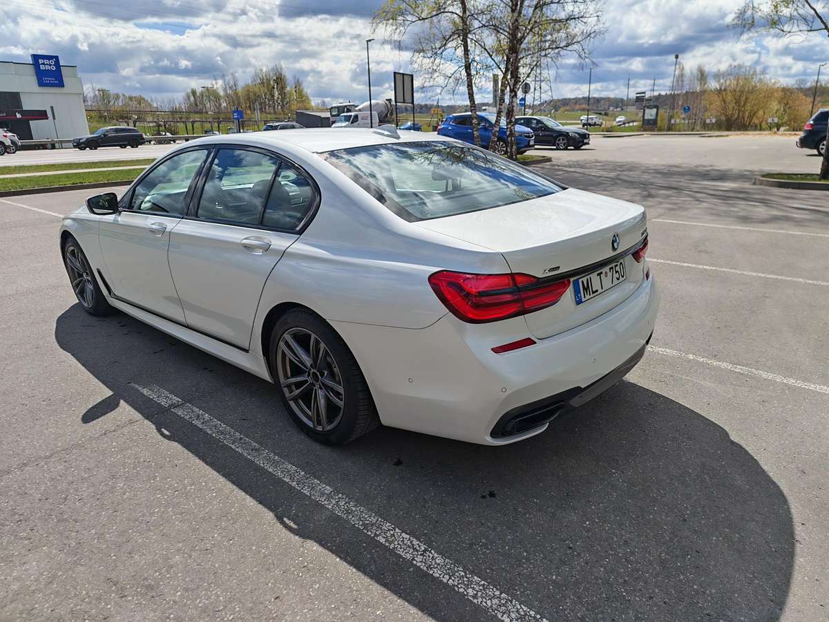 BMW 750, 3.0 l., Седан