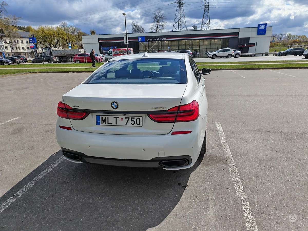 BMW 750, 3.0 l., Седан
