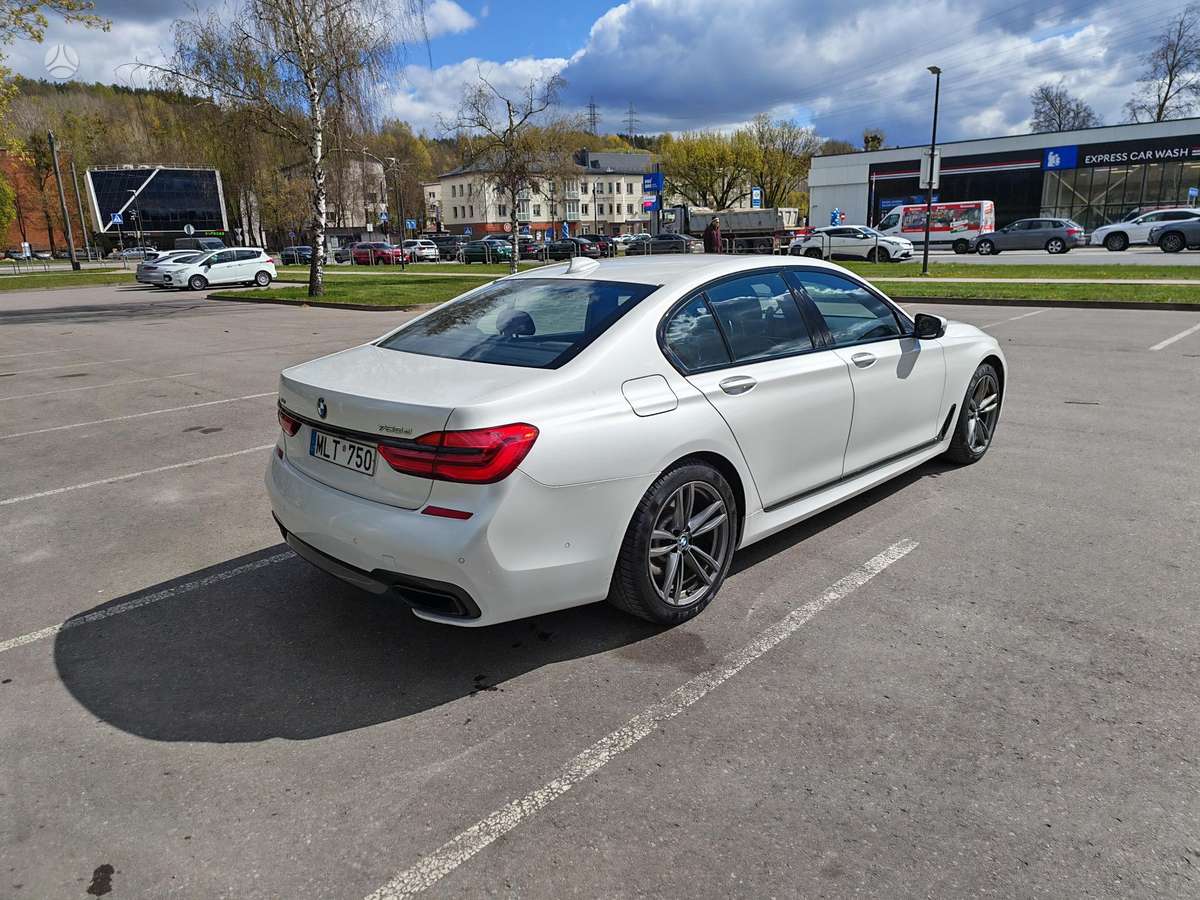 BMW 750, 3.0 l., Седан