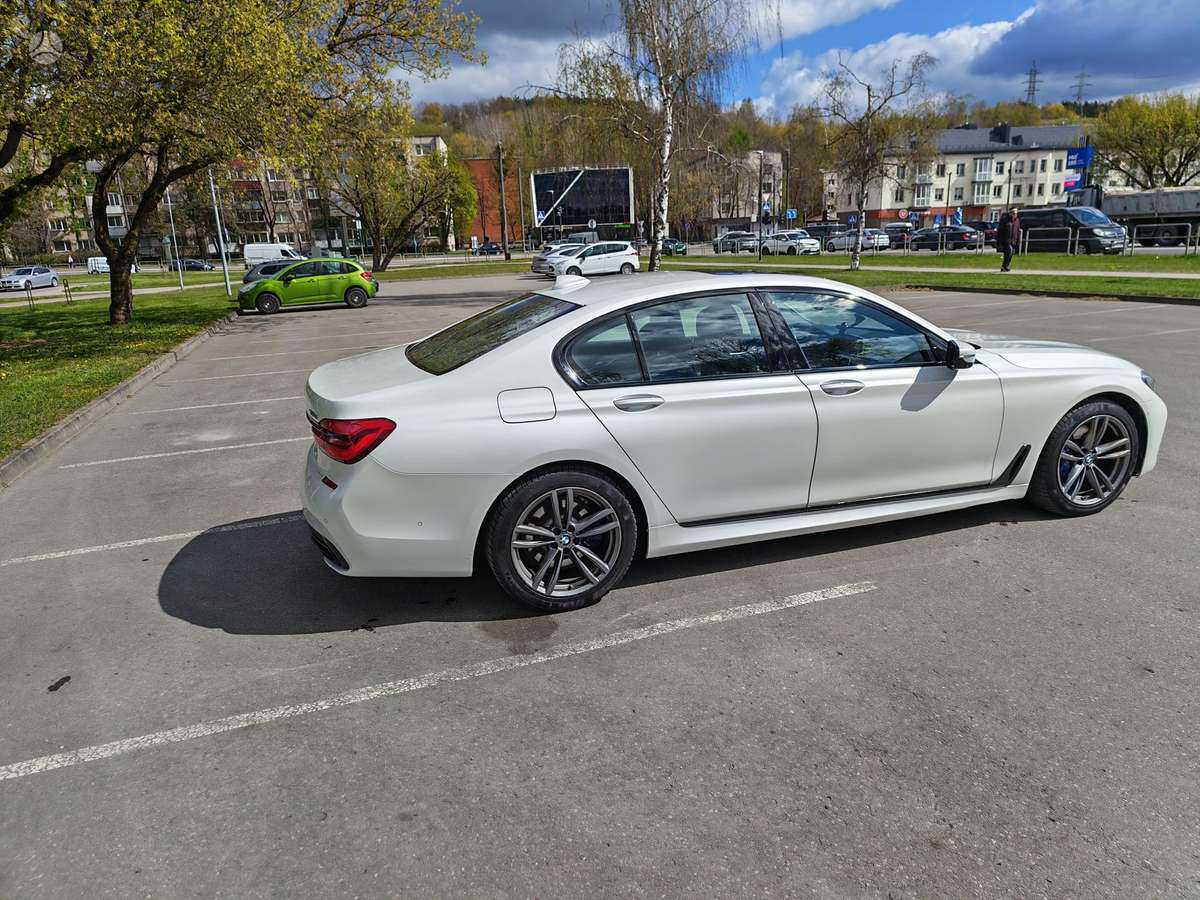 BMW 750, 3.0 l., Седан
