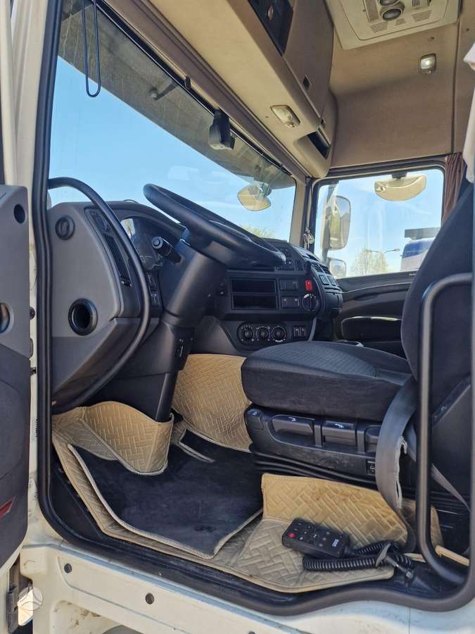 DAF XF 460, double sleeper