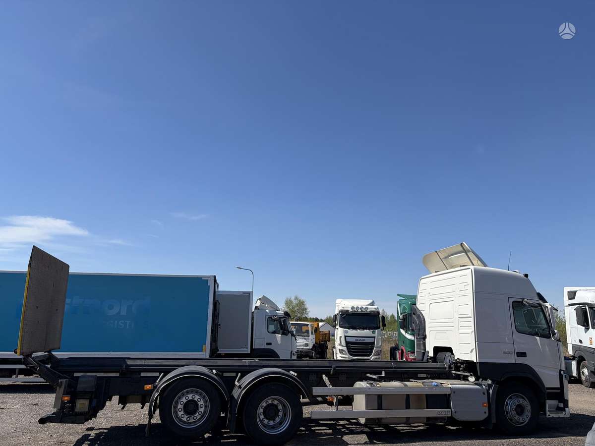 Volvo FM 500 6x2 su Liftu, шасси