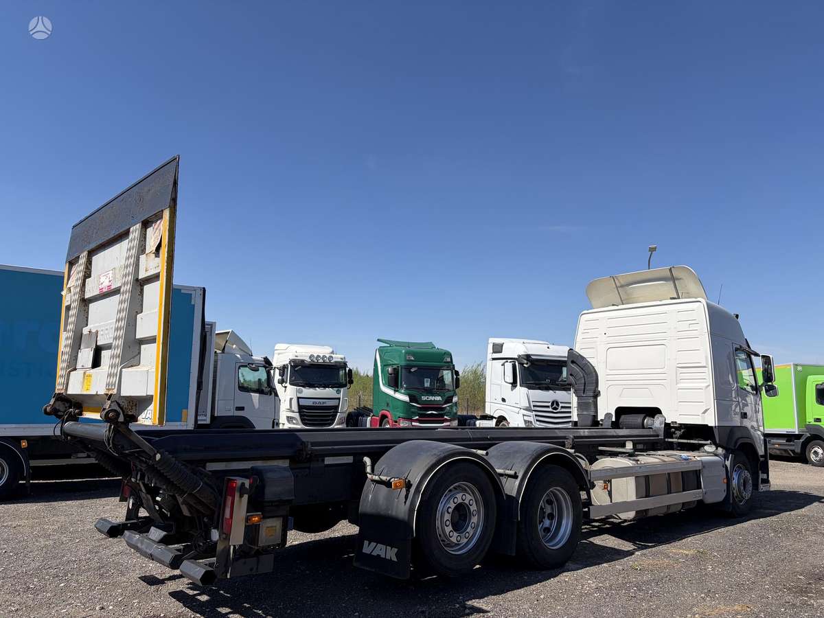 Volvo FM 500 6x2 su Liftu, шасси
