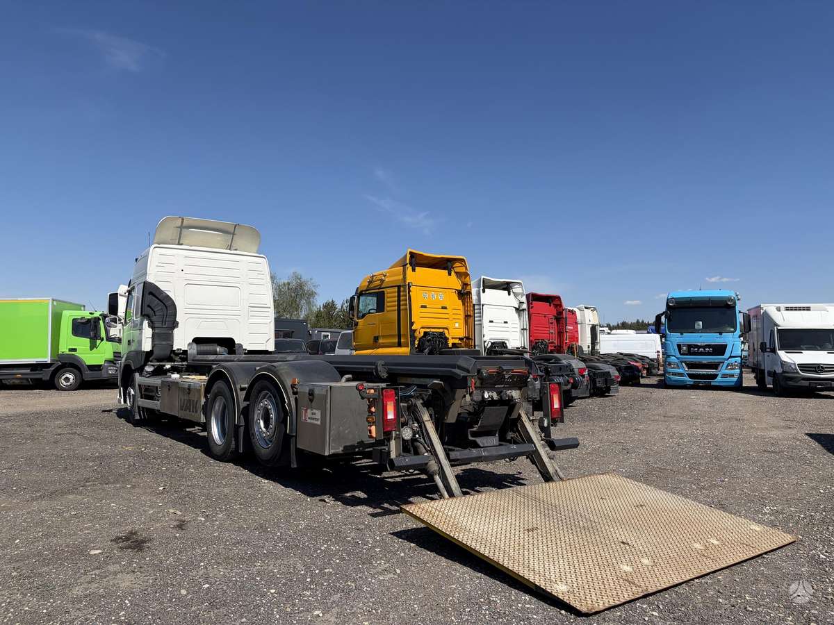 Volvo FM 500 6x2 su Liftu, шасси
