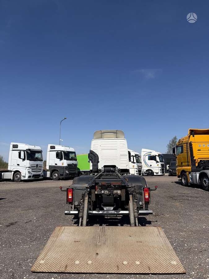 Volvo FM 500 6x2 su Liftu, шасси