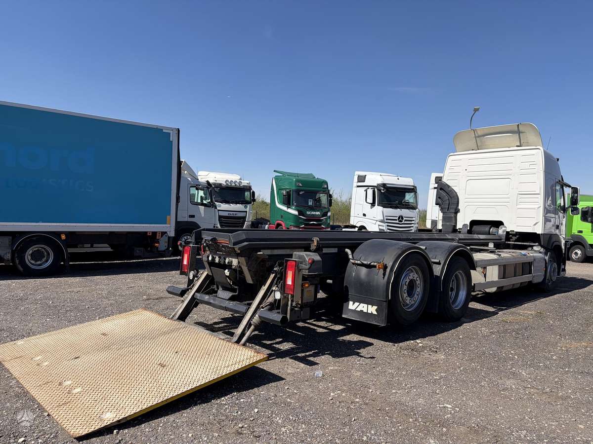 Volvo FM 500 6x2 su Liftu, шасси