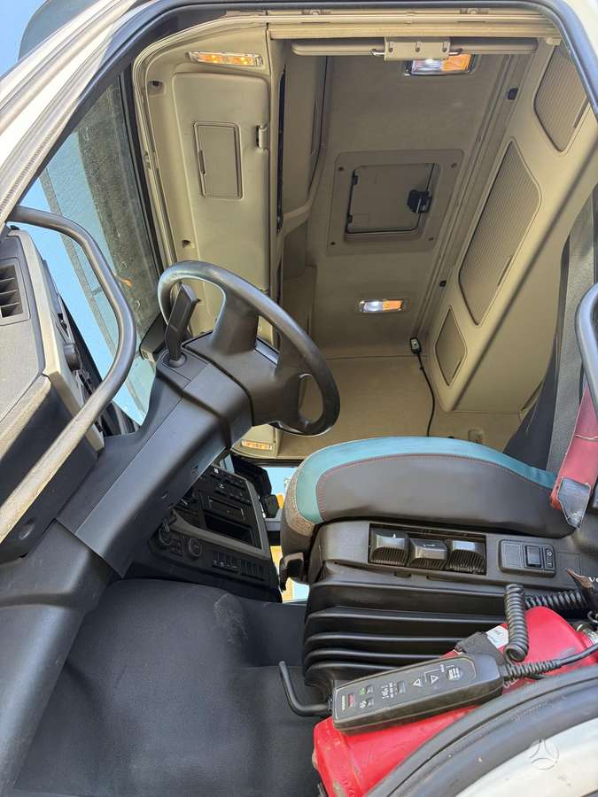 Volvo FM 500 6x2 su Liftu, шасси