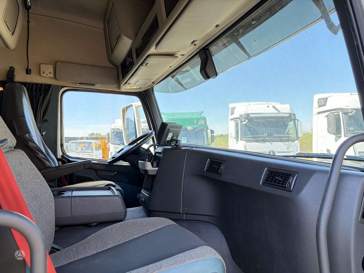 Volvo FM 500 6x2 su Liftu, шасси