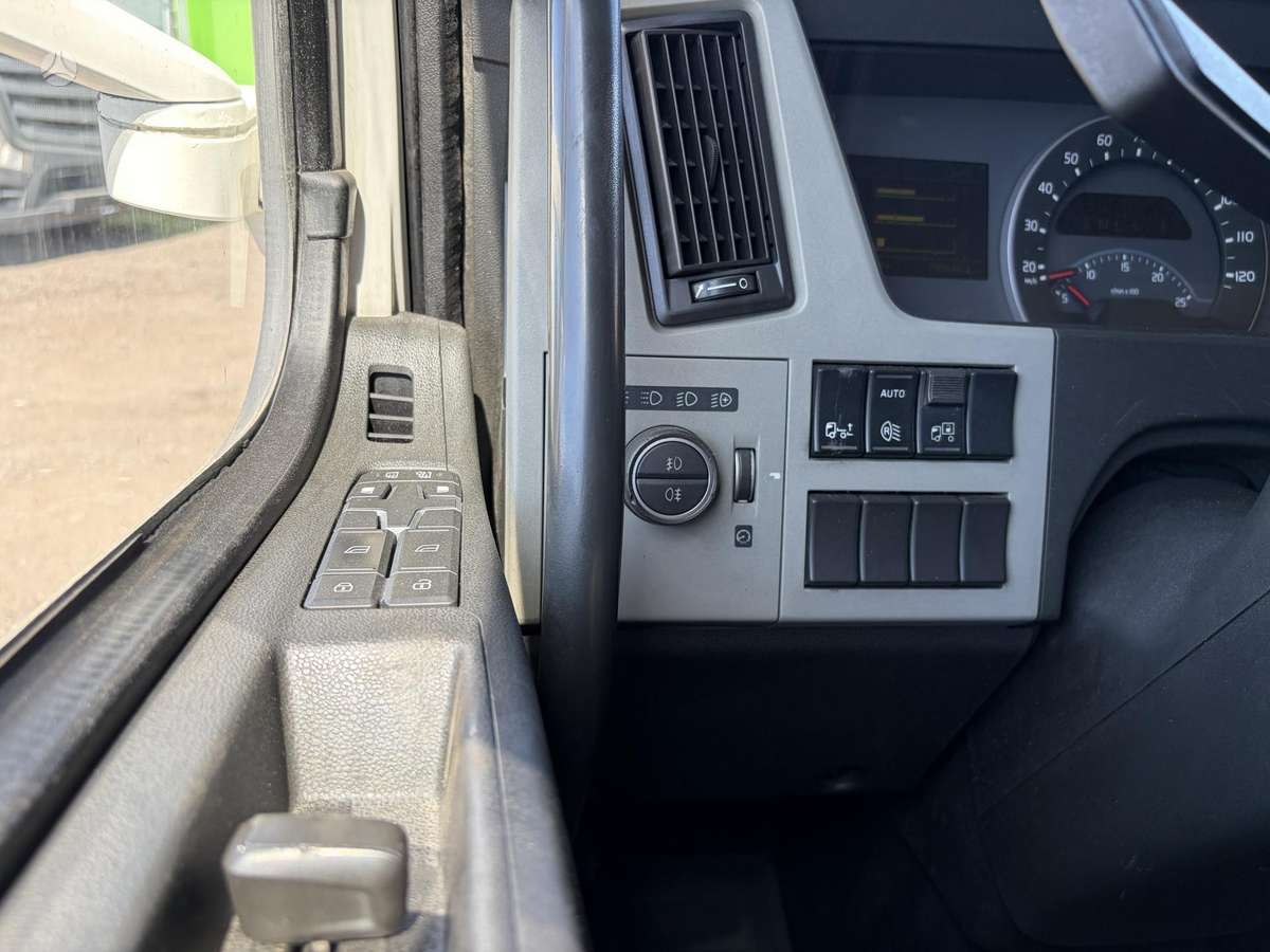 Volvo FM 500 6x2 su Liftu, шасси