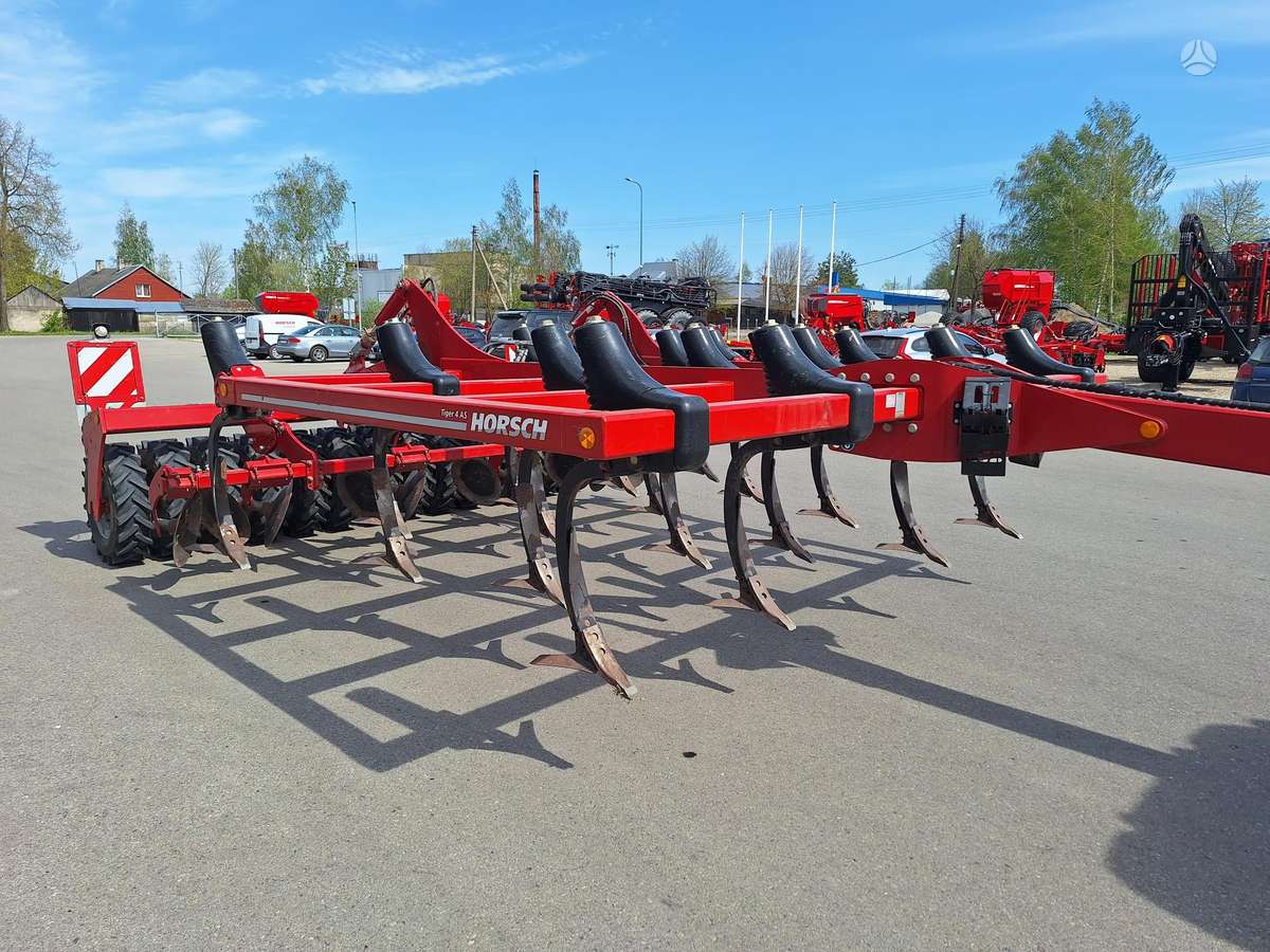 Horsch Tiger 4 AS, scrapers, scrubbers
