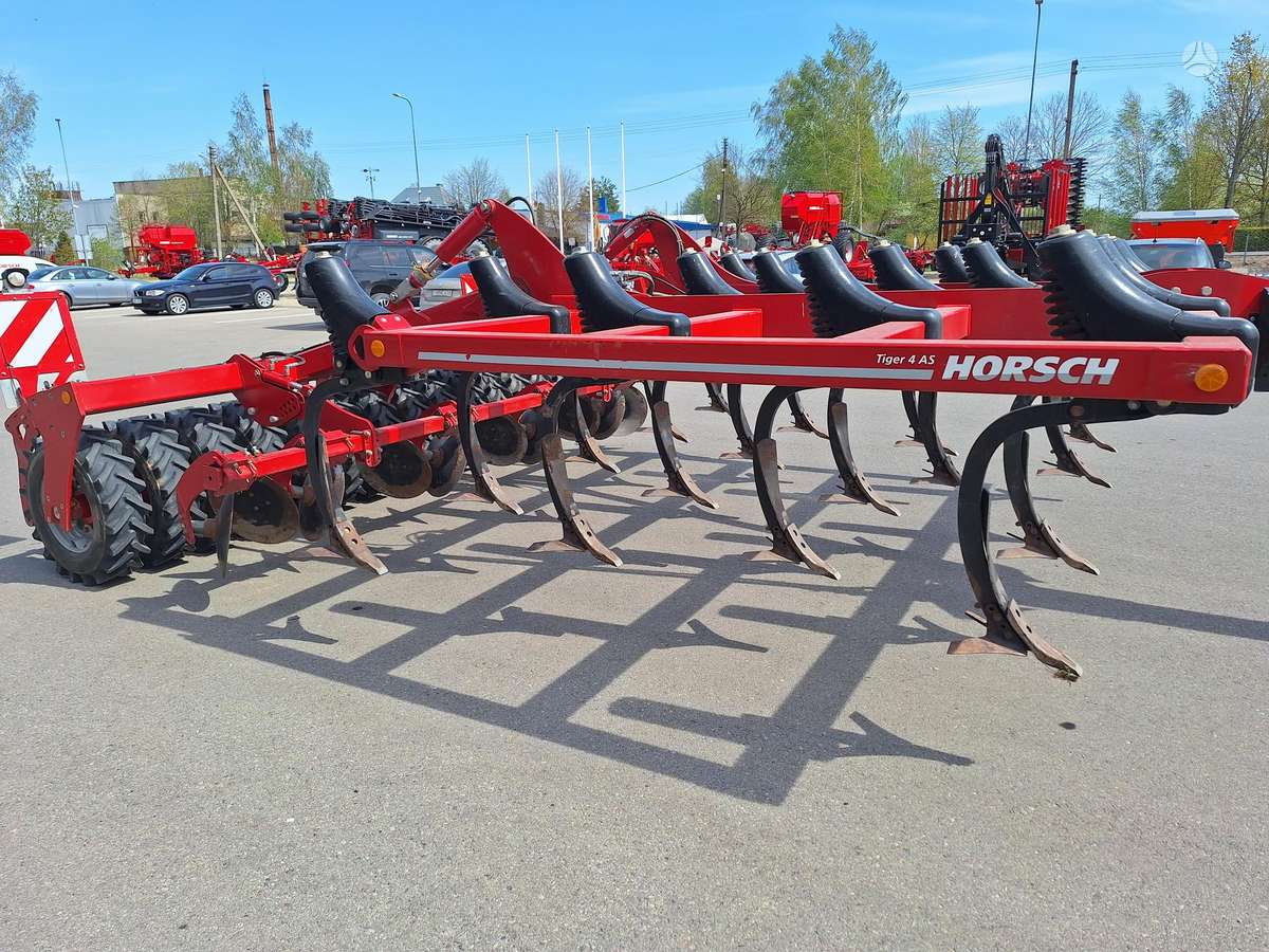 Horsch Tiger 4 AS, scrapers, scrubbers