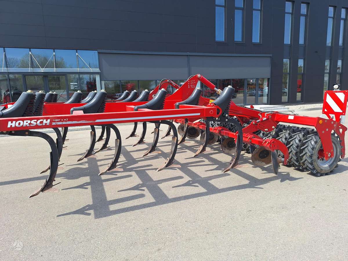 Horsch Tiger 4 AS, scrapers, scrubbers