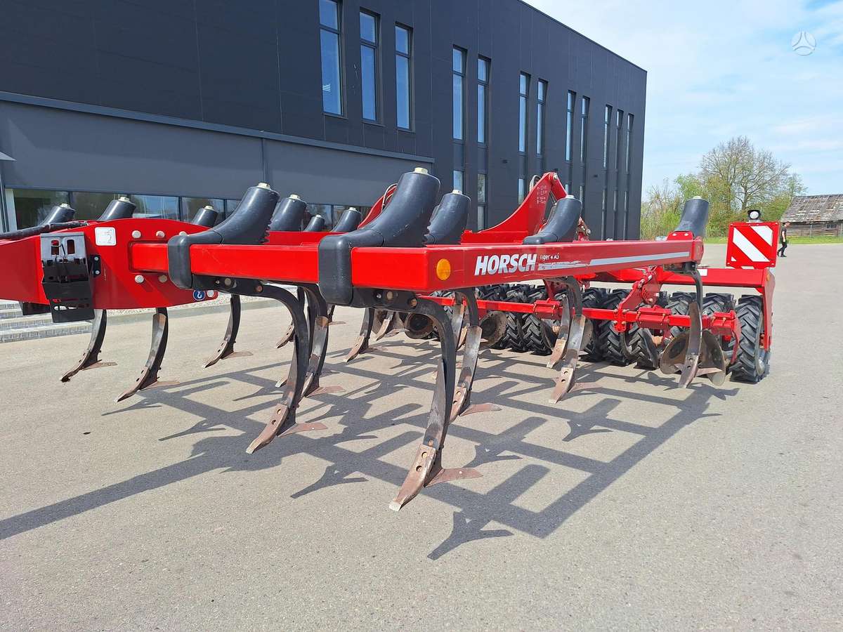 Horsch Tiger 4 AS, scrapers, scrubbers