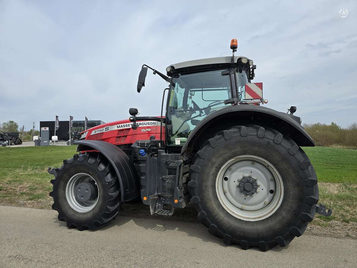 Massey Ferguson 8740, tractors
