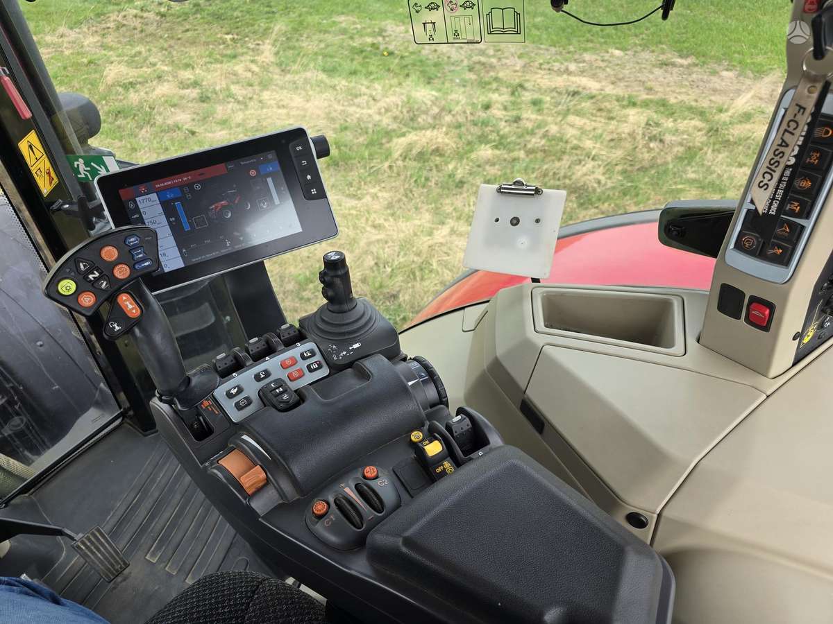 Massey Ferguson 8740, traktoriai