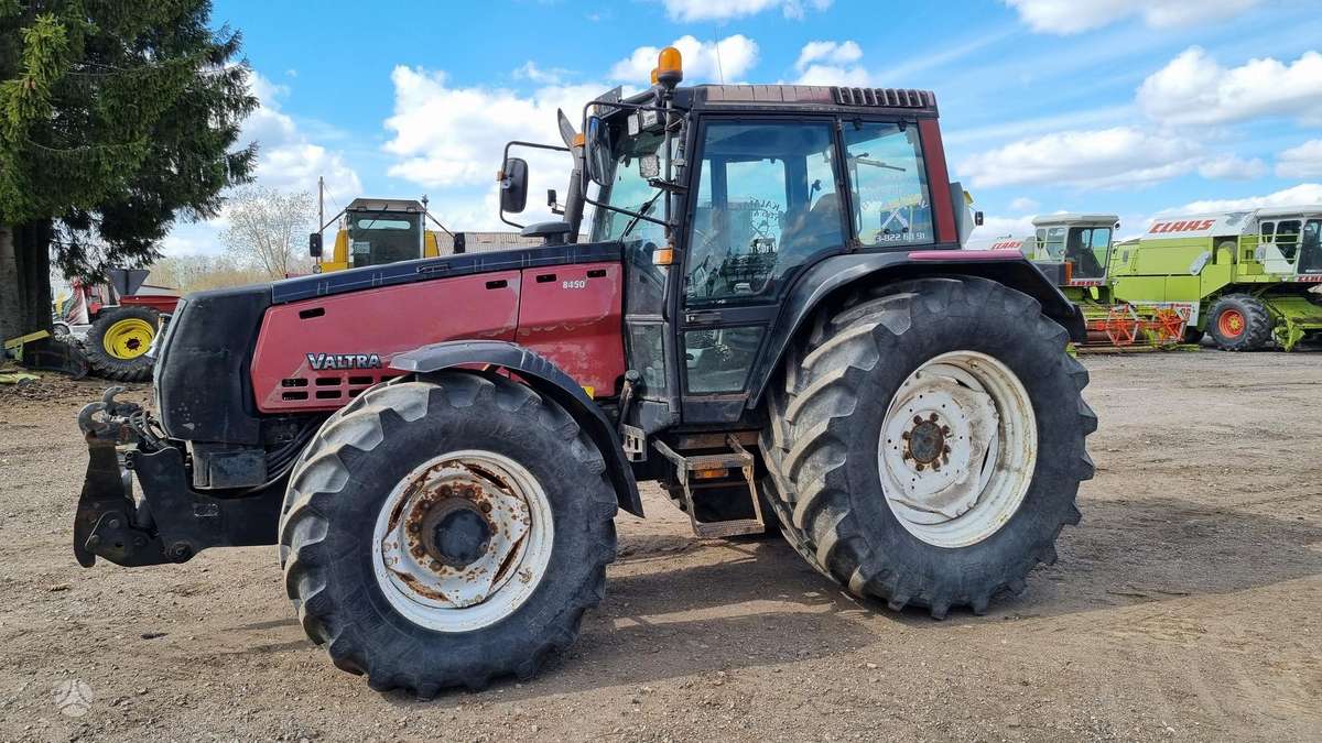 Valtra 8450, tractors