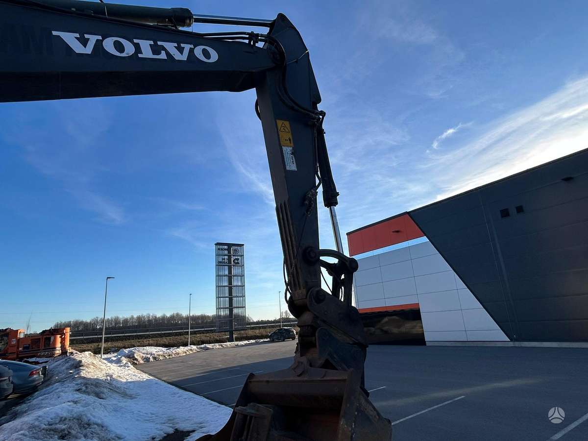 Volvo EC220DL, ekskavatoriai
